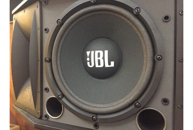 Loa karaoke JBL chất lượng âm thanh sống động
