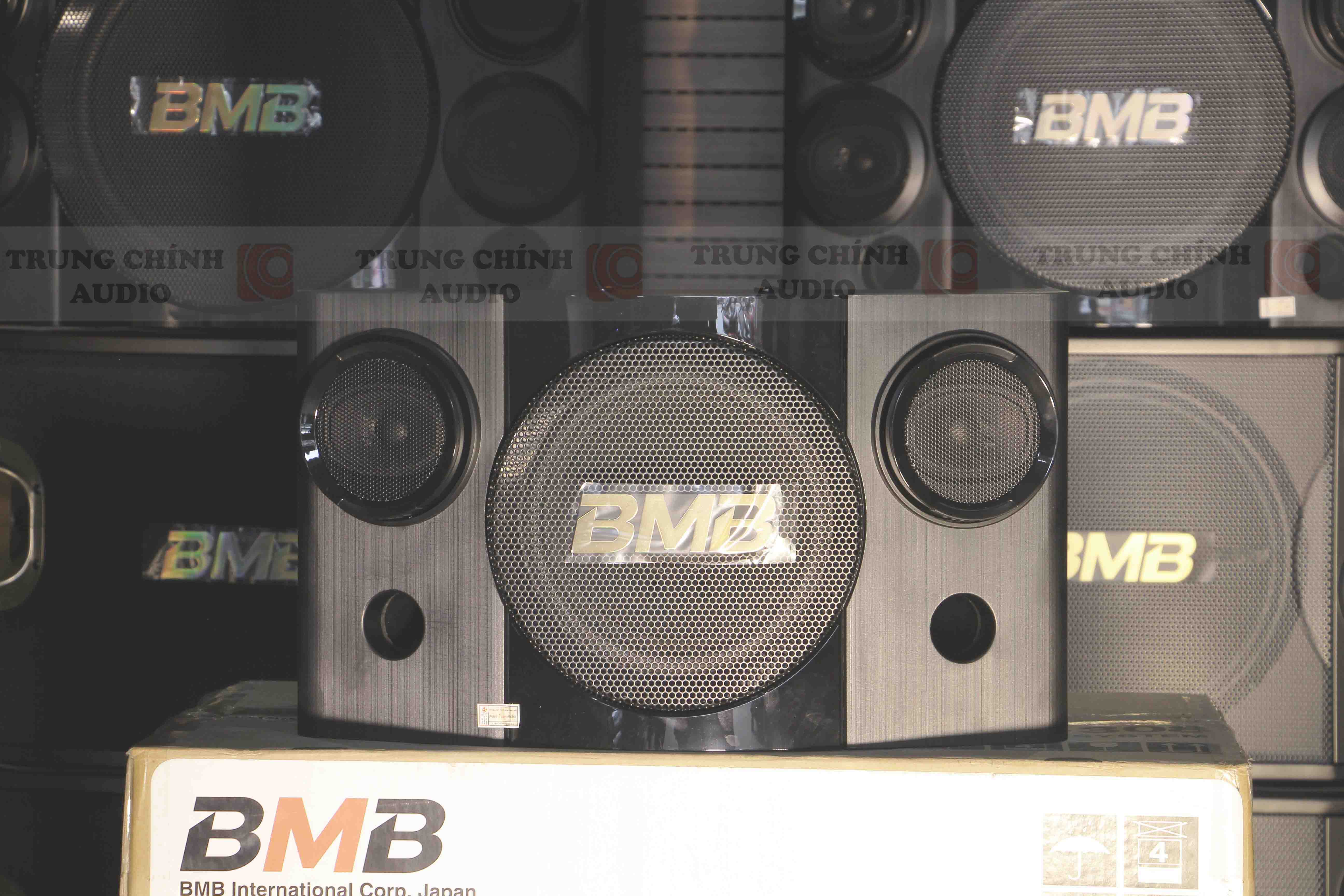 Mặt trước của loa Karaoke BMB CSE-308 